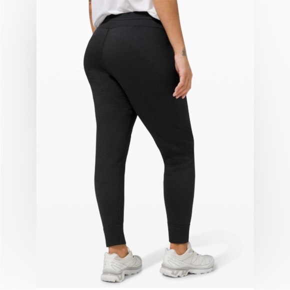 Lululemon Engineered Warmth Jogger Pants Womens 10 Black - Picture 4 of 11